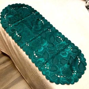 TABLE RUNNER